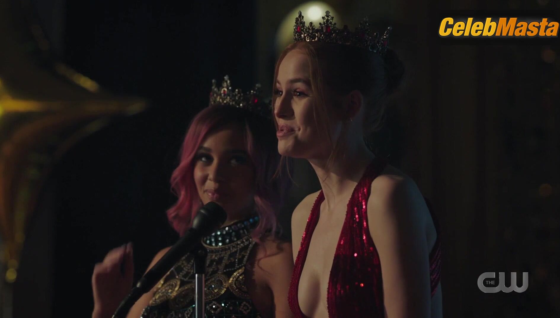 Madelaine Petsch Vanessa Morgan And Flaunt A Lesbian Scene In - Photo 2 of 5 photo 4