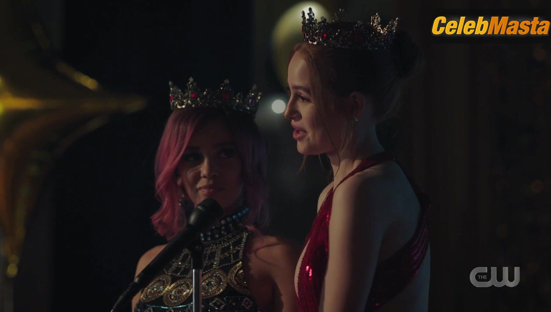 Madelaine Petsch Vanessa Morgan And Flaunt A Lesbian Scene In - Photo 2 of 5 photo 5