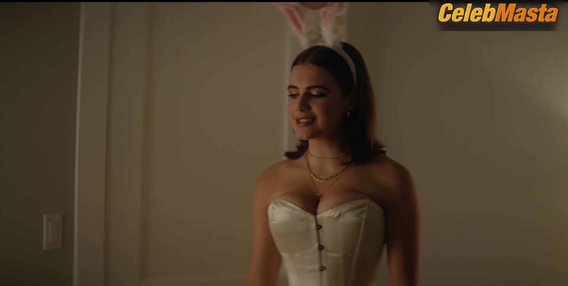 Ella Bright Tits Scene In Off Campus - Photo 1 of 5 photo 5