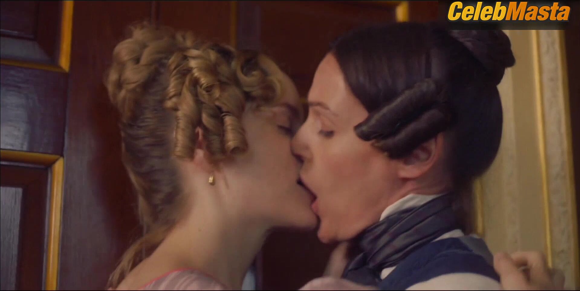 Sophie Rundle Suranne Jones And Film A Lesbian Scene In - Photo 1 of 5 photo 4