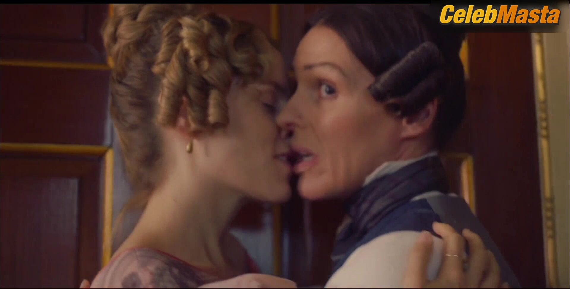 Sophie Rundle Suranne Jones And Film A Lesbian Scene In - Photo 1 of 5 photo 5