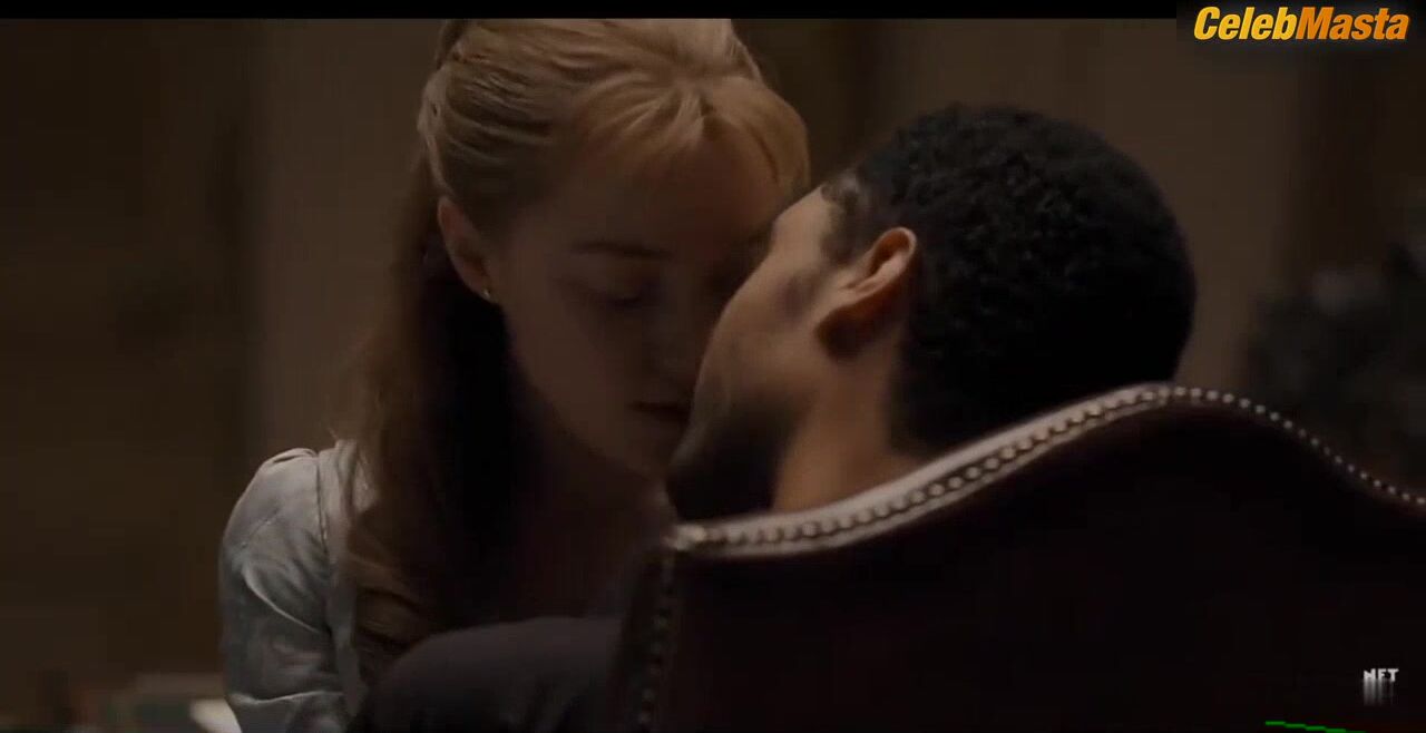 Phoebe Dynevor ’s Hot Scene In Bridgerton - Photo 5 of 5 photo 1