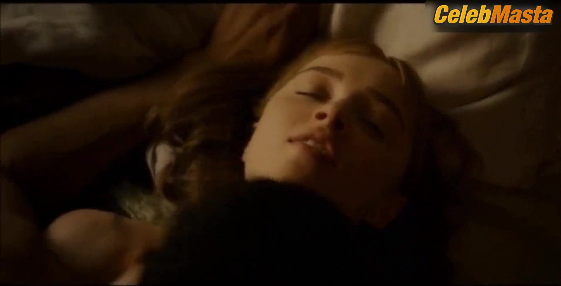 Phoebe Dynevor Bares Boobs In Bridgerton Scene - Photo 2 of 5