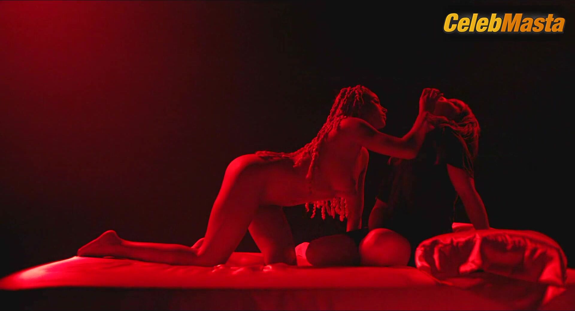 Amandla Stenberg And India Salvor Menuez Reveal Boobs In - Photo 1 of 5 photo 4