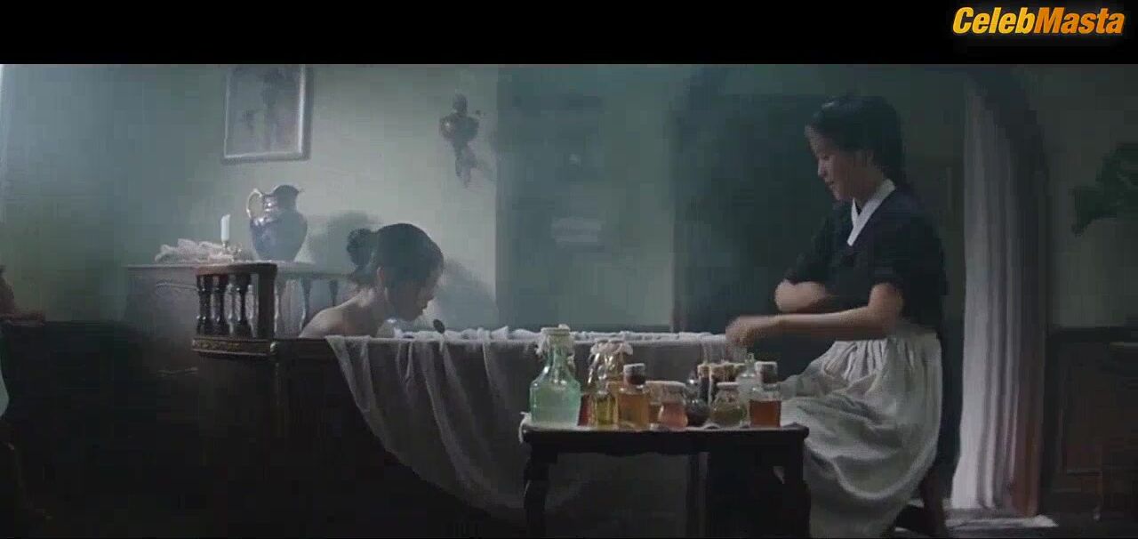 Kim Min-hie Lesbian, Booty Scene From The Handmaiden - Photo 1 of 5