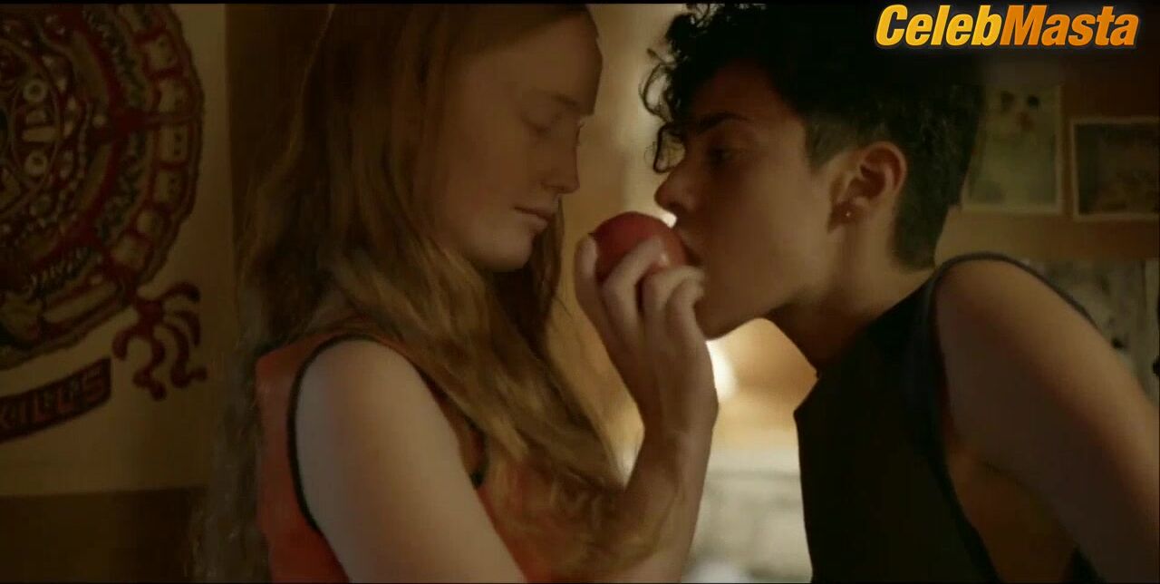 India Salvor Menuez And Roberta Colindrez’s Lesbian Sex - Photo 2 of 5 photo 1