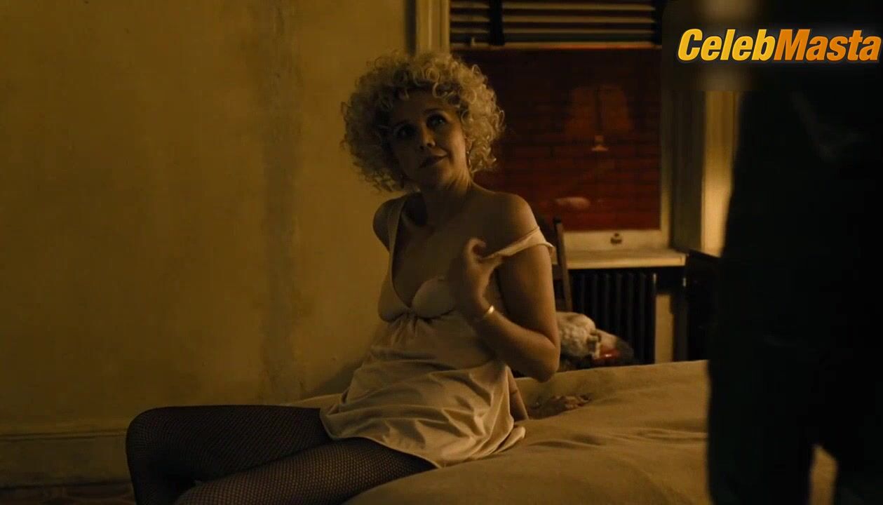 Maggie Gyllenhaal Bares Boobs Scene In The Deuce - Photo 2 of 5 photo 1