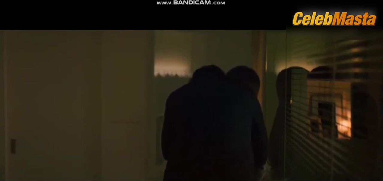 Do-yeon Jeon Bares Butt, Breasts Scene In A Man And A - Photo 2 of 5 photo 1