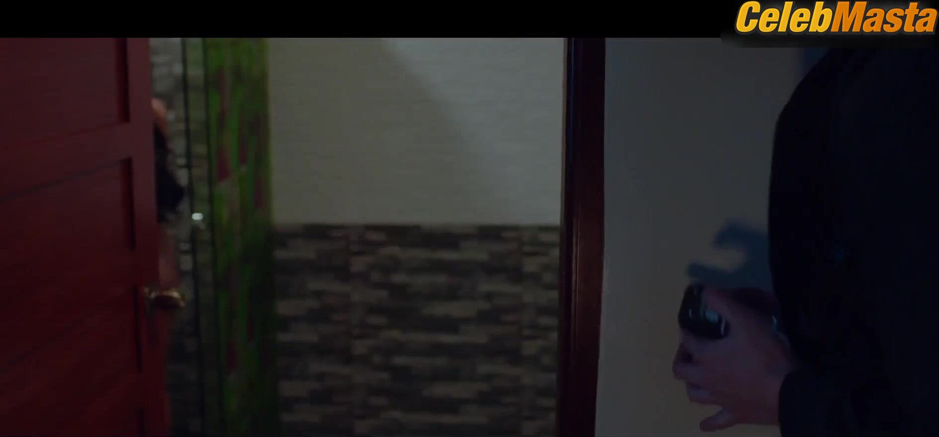 Rose Van Ginkel Naked Butt And Breasts Scene In Stalkers - Photo 2 of 5 photo 5