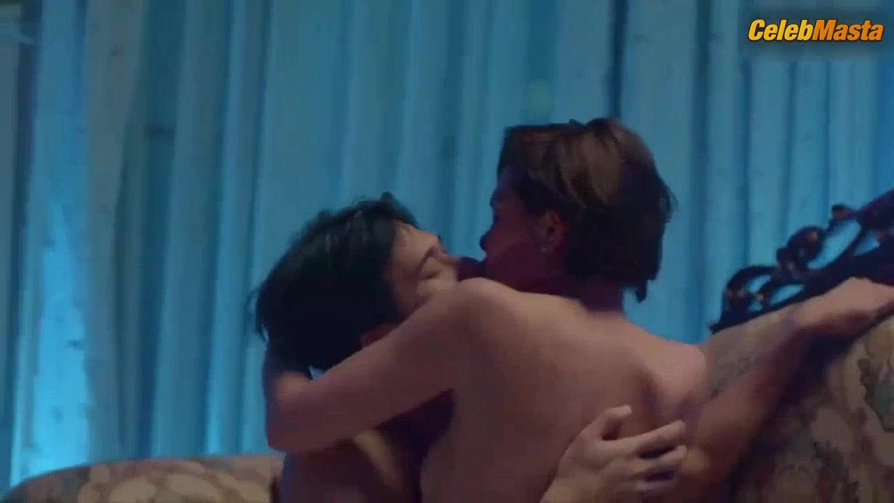 Rose Van Ginkel Bares Butt And Boobs In A Scene From Boy - Photo 2 of 5 photo 5