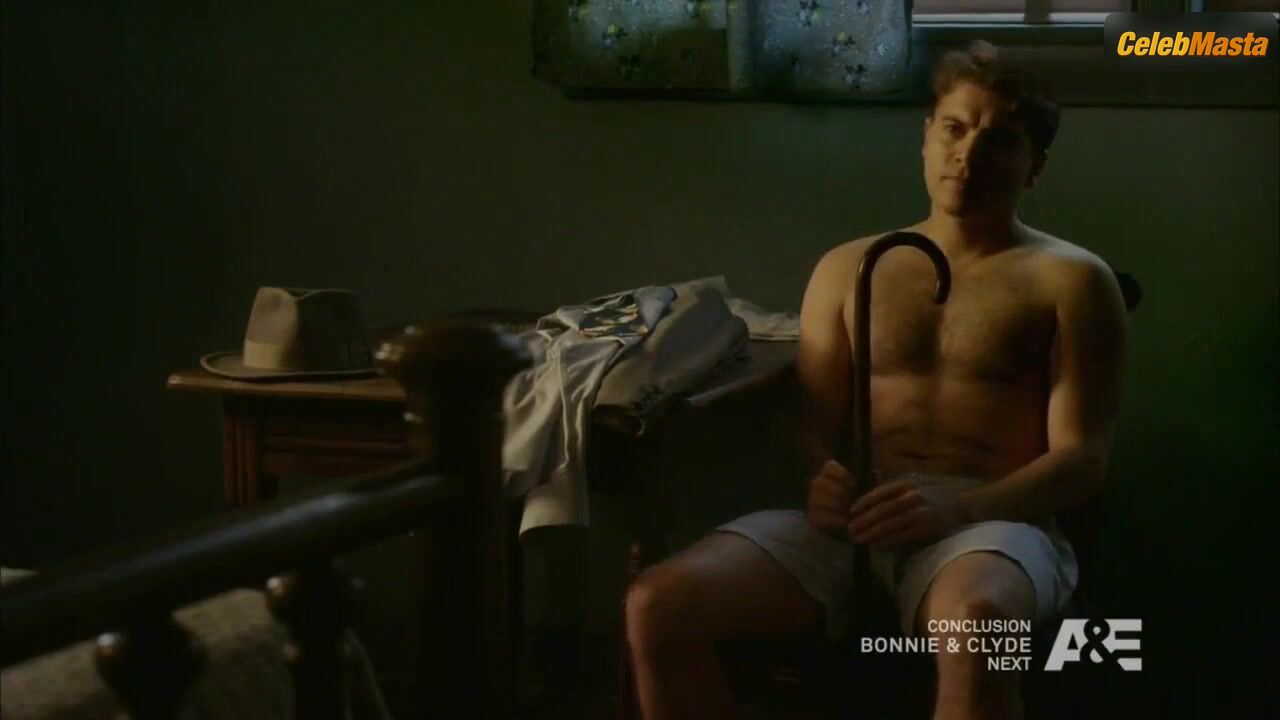 Holliday Grainger ’s Sexy Scene From Bonnie & Clyde - Photo 2 of 5 photo 1