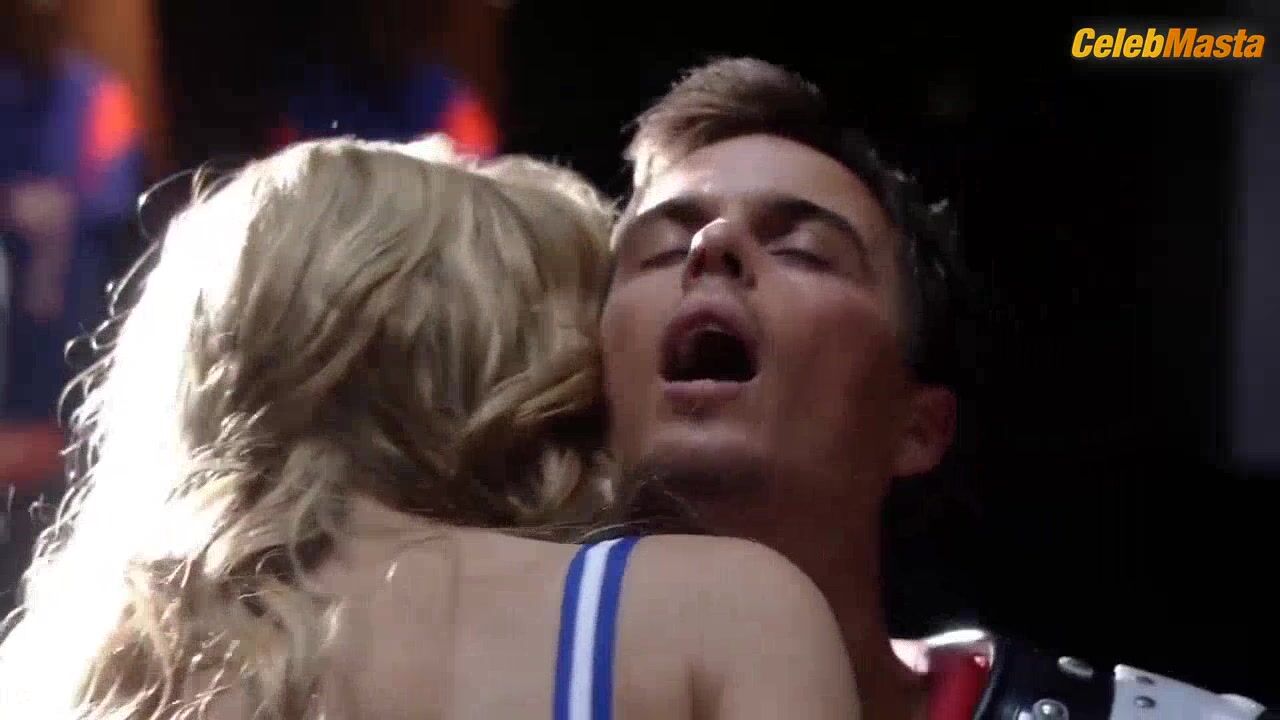 Denise Richards Flaunts Butt, Breasts Scene In Blue Mountain - Photo 2 of 5 photo 5