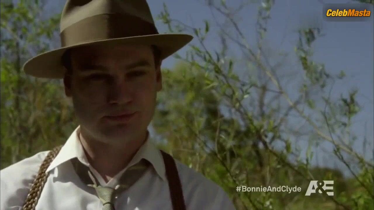 Holliday Grainger ’s Sexy Scene From Bonnie & Clyde - Photo 1 of 5 photo 2