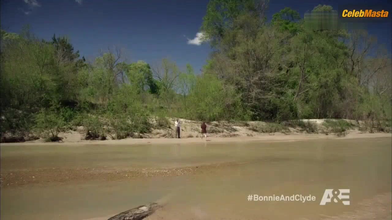 Holliday Grainger ’s Sexy Scene From Bonnie & Clyde - Photo 1 of 5 photo 4
