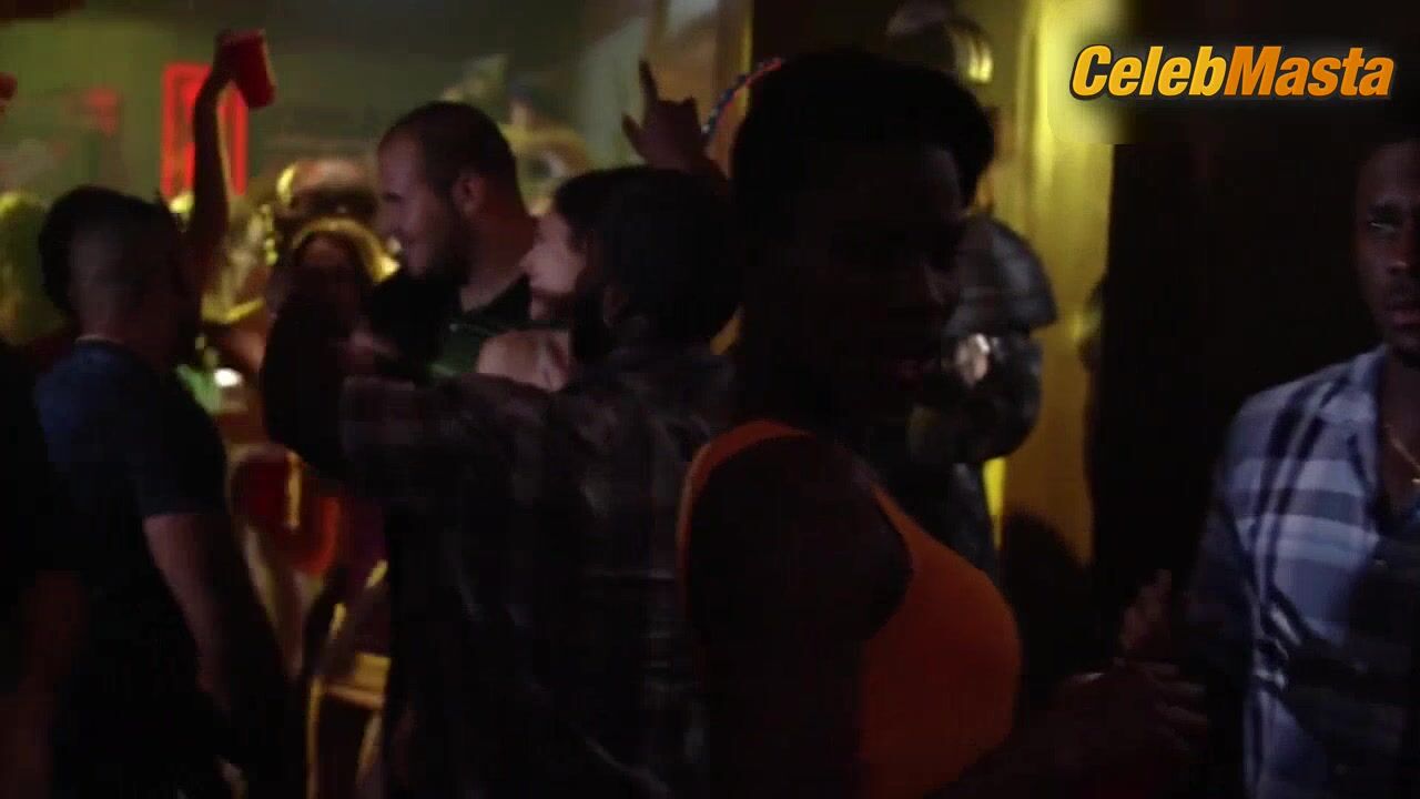 Denise Richards Reveals Curves Scene In Blue Mountain State - Photo 2 of 5 photo 1