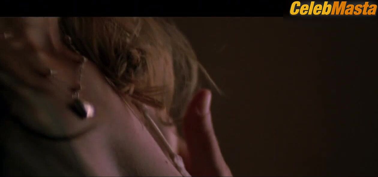 Denise Richards Flaunts Thong Scene In Wild Things - Photo 2 of 5
