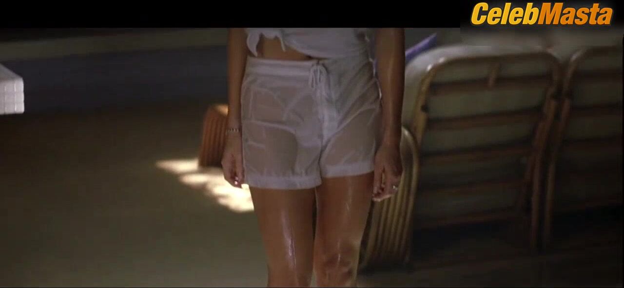 Denise Richards Shows Skin Scene In Wild Things - Photo 1 of 5 photo 2