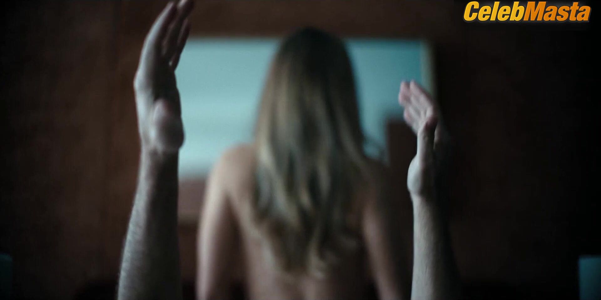 Linda Cardellini Steamy Scene In Dtf St. Louis - Photo 3 of 5 photo 5