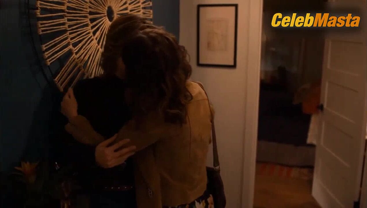 Linda Cardellini Natalie Morales And Kiss In Lesbian Scene In - Photo 1 of 5 photo 5