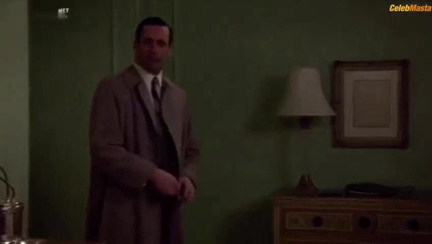 Linda Cardellini ’s Booty, Boobs Scene In Mad Men - Photo 1 of 5