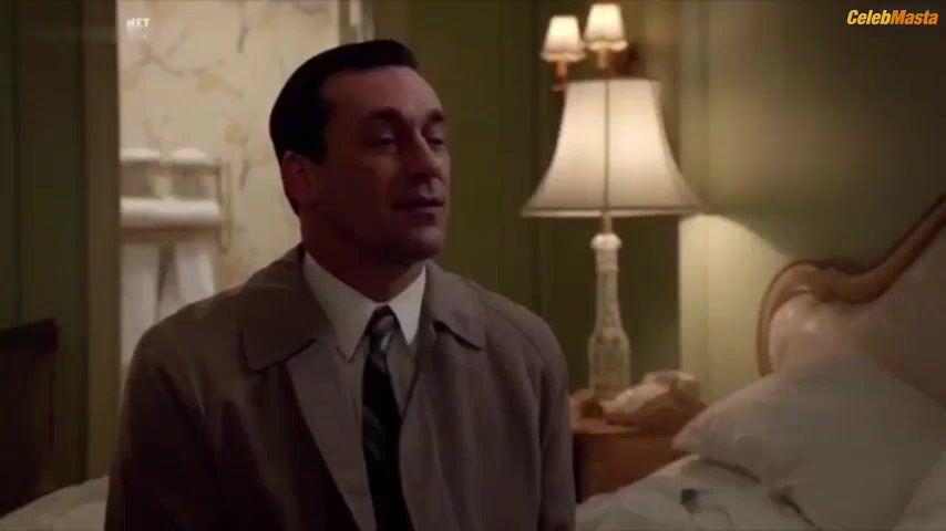 Linda Cardellini ’s Booty, Boobs Scene In Mad Men - Photo 1 of 5 photo 2