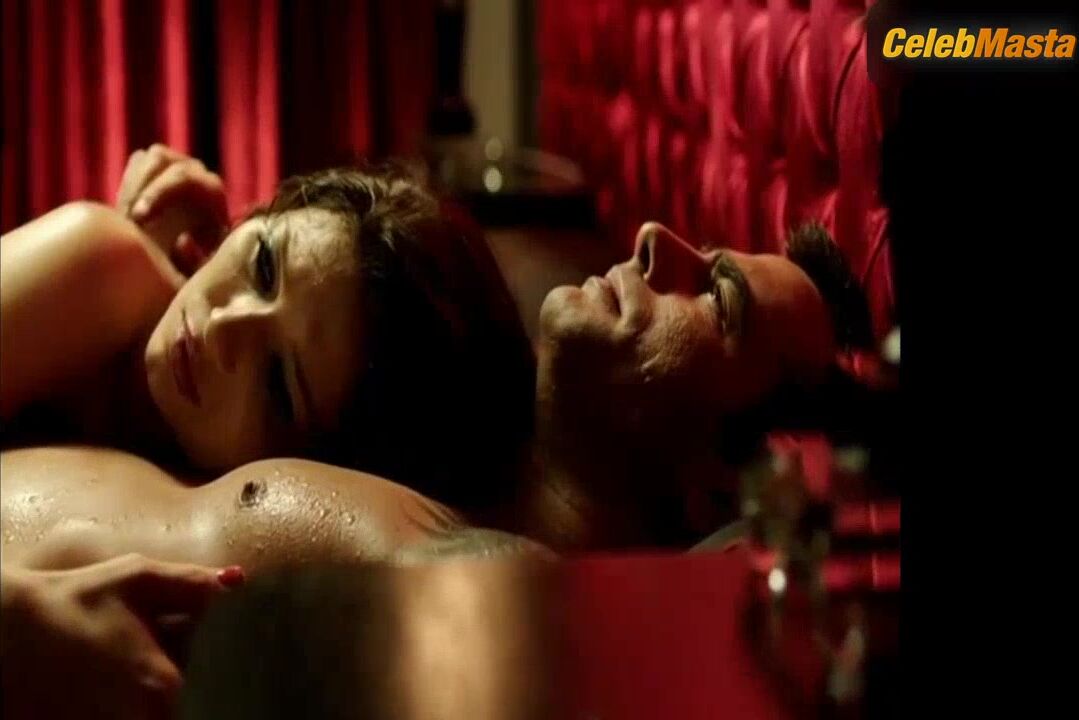 Nurgul Yesilcay Shows Off Sexy Scene In Ask Kirmizi - Photo 1 of 5 photo 2