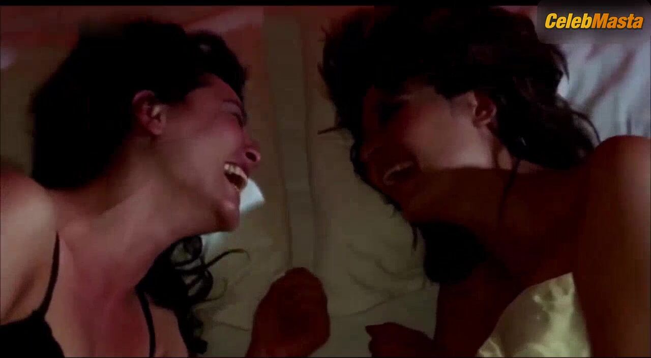 Nurgul Yesilcay Sexy Scene From Vicdan - Photo 2 of 5 photo 5