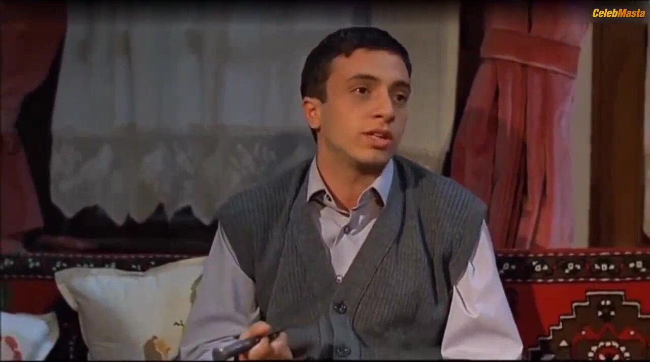 Nurgul Yesilcay Tits Scene In Egreti Gelin - Photo 2 of 5