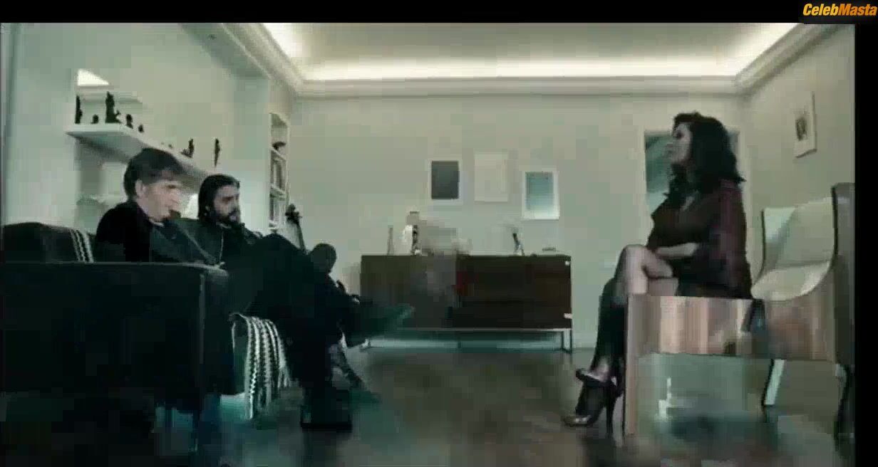Nurgul Yesilcay Tits And Underwear Scene From Isler Gucler - Photo 1 of 5 photo 2