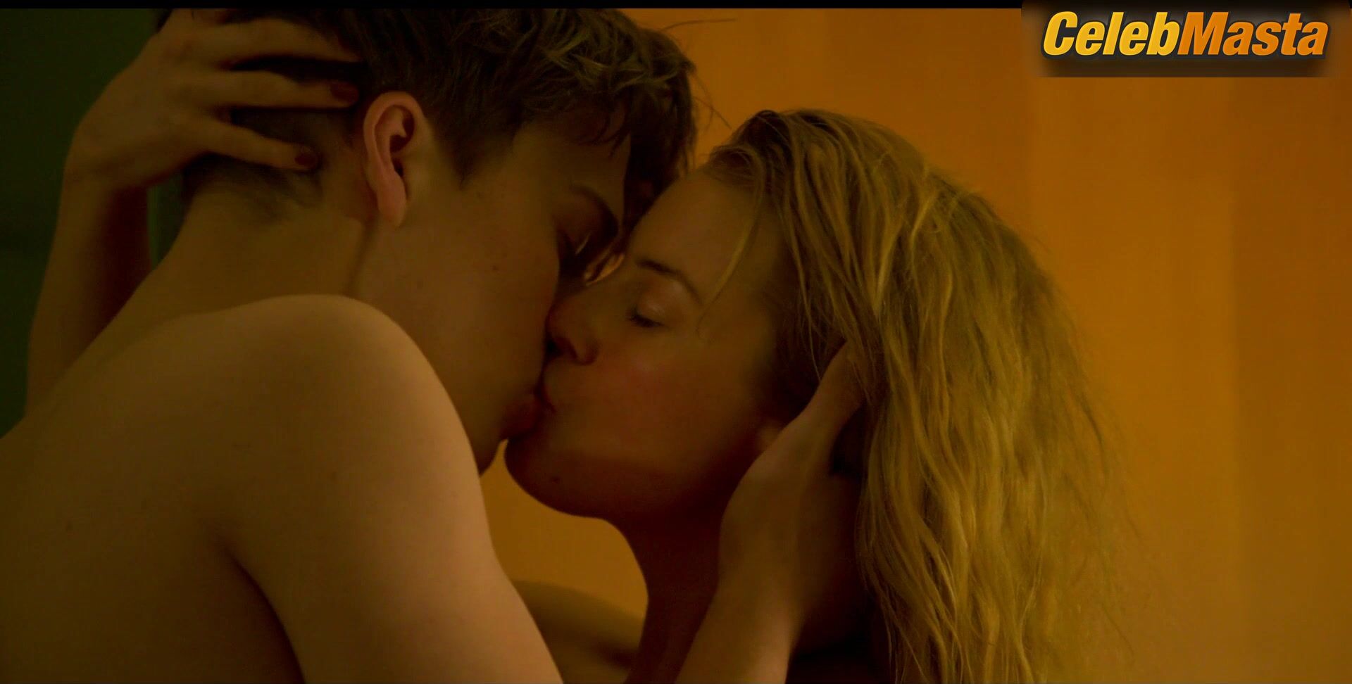 Ida Engvoll Bares Boobs Scene In Love & Anarchy - Photo 2 of 5 photo 1