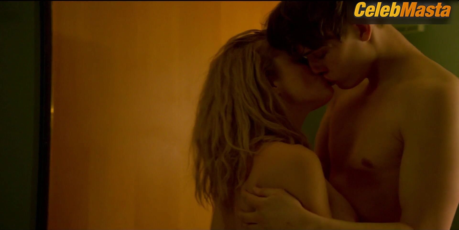 Ida Engvoll Bares Boobs Scene In Love & Anarchy - Photo 2 of 5 photo 4
