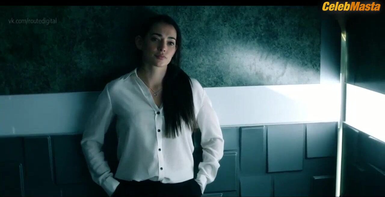 Natalie Martinez Boobs Scene In Into The Dark Down - Photo 4 of 5 photo 1