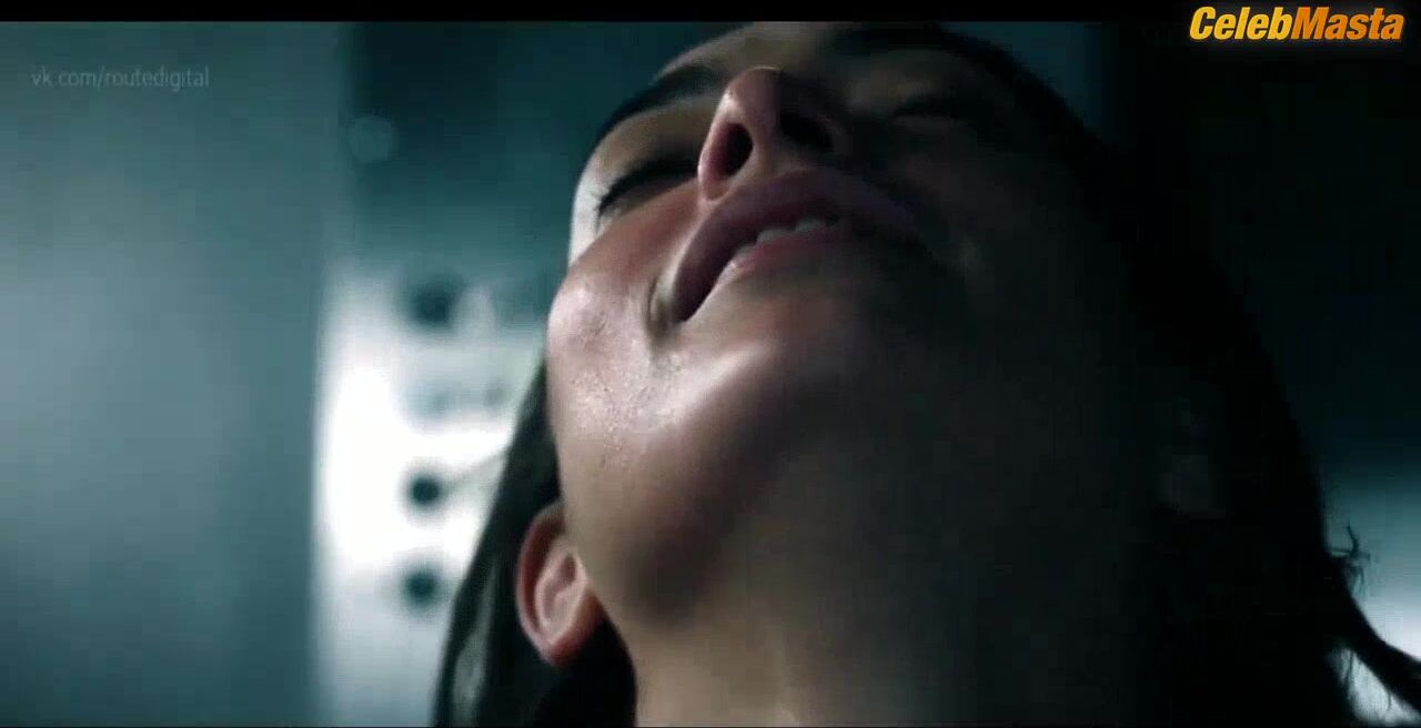 Natalie Martinez Boobs Scene In Into The Dark Down - Photo 4 of 5