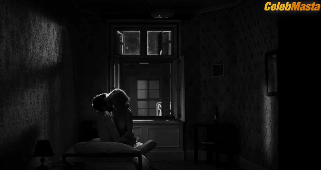 Joanna Kulig Hot Scene In Cold War - Photo 2 of 5 photo 1