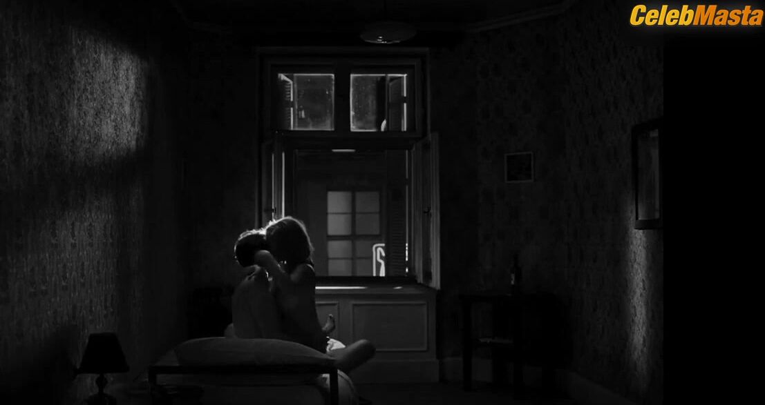 Joanna Kulig Hot Scene In Cold War - Photo 2 of 5