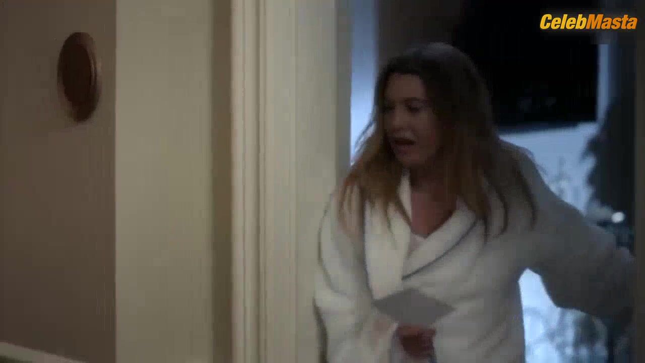 Ellen Pompeo Wears Underwear In Scene From Grey’s - Photo 2 of 5
