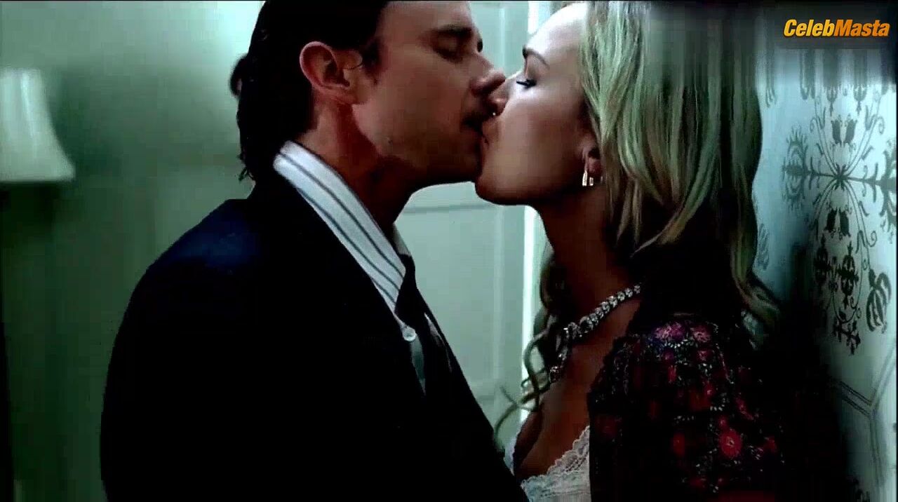 Arielle Kebbel ’s Hot Scene In True Blood - Photo 1 of 5