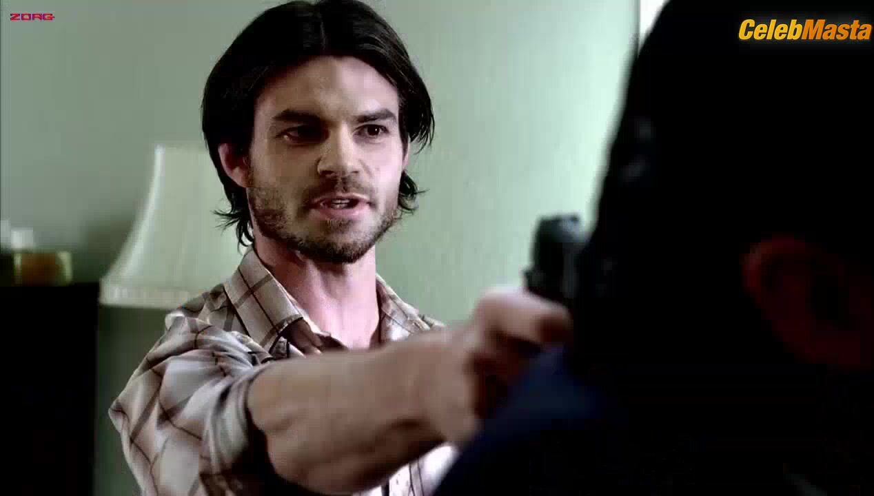 Arielle Kebbel Reveals Body In True Blood Scene - Photo 1 of 5 photo 5