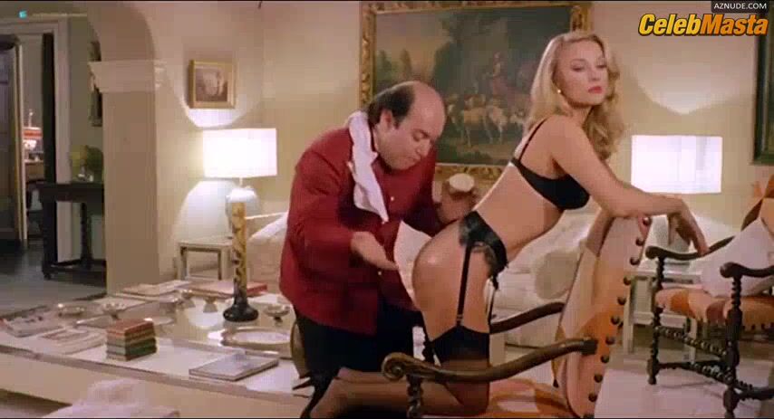 Edwige Fenech Tits Scene From La Moglie In Vacanza… - Photo 1 of 5 photo 2