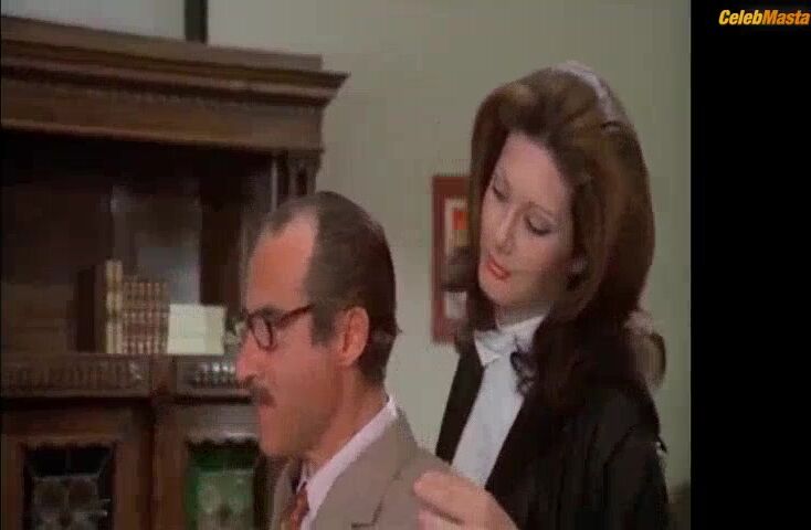 Edwige Fenech Boobs, Bush Scene In La Pretora - Photo 1 of 5 photo 5