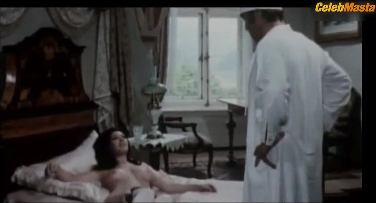 Edwige Fenech ’s Ass, Tits Scene From Alle Katzchen - Photo 1 of 5