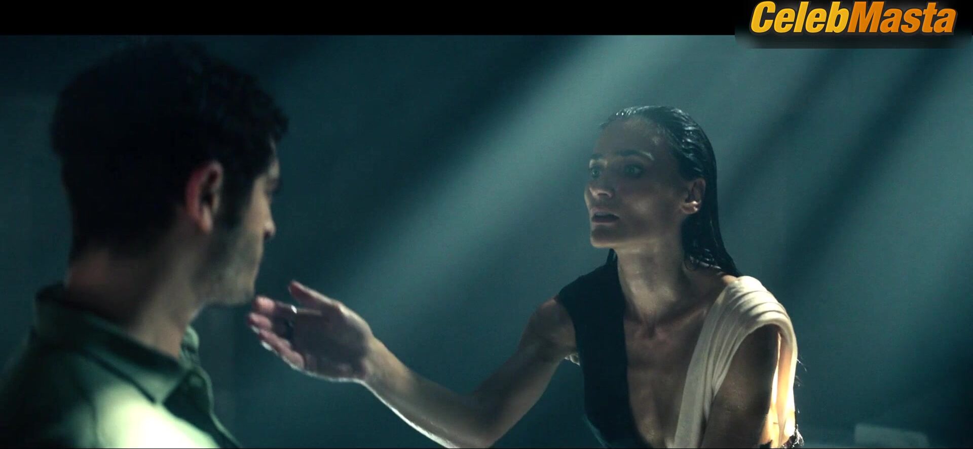 Saadet Aksoy Steamy Scene In Shahmaran - Photo 2 of 5 photo 5