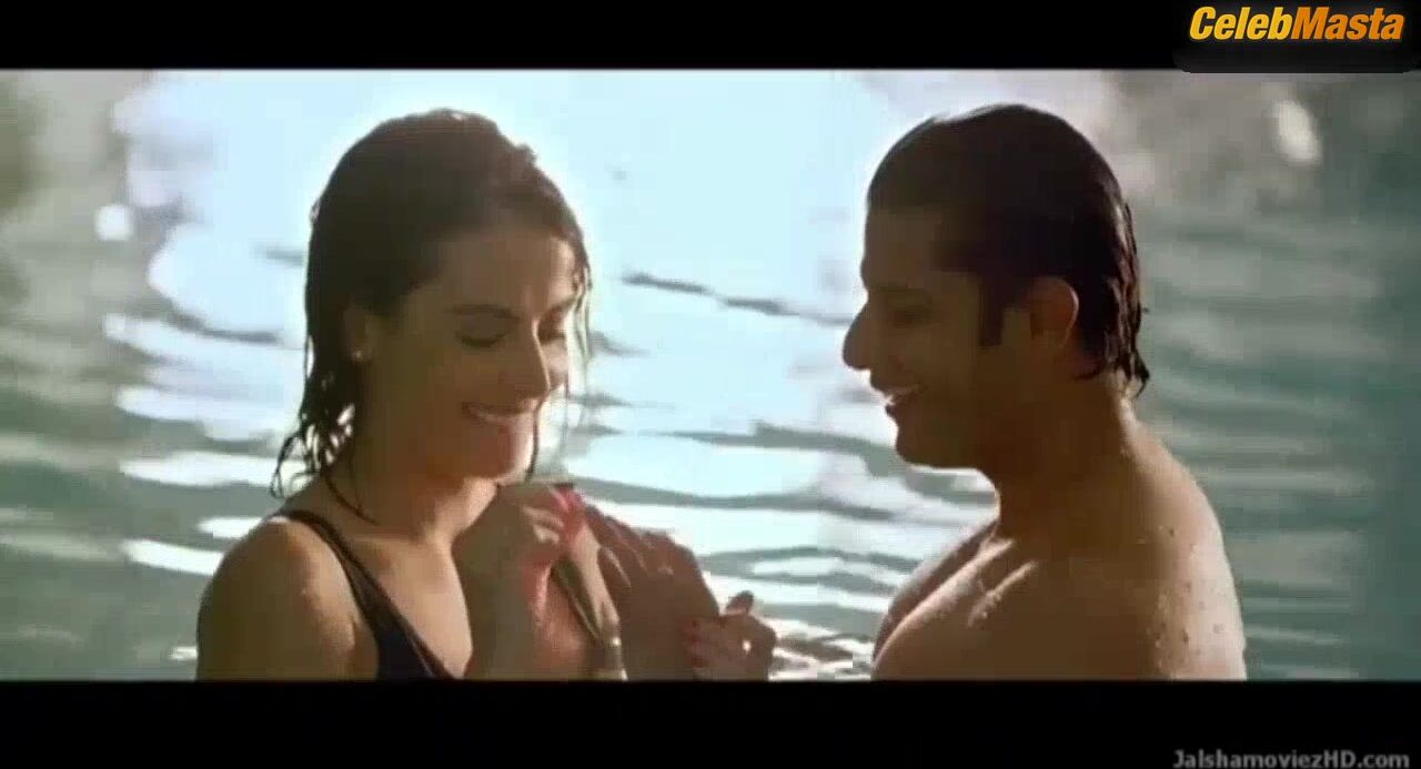 Mandana Karimi Shows Sexy Scene In The Casino - Photo 1 of 5 photo 5
