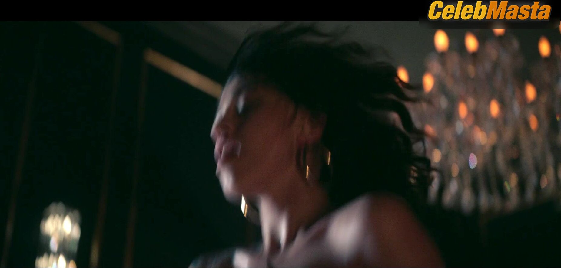 Saadet Aksoy ’s Sexy Scene In Shahmaran - Photo 2 of 5 photo 1
