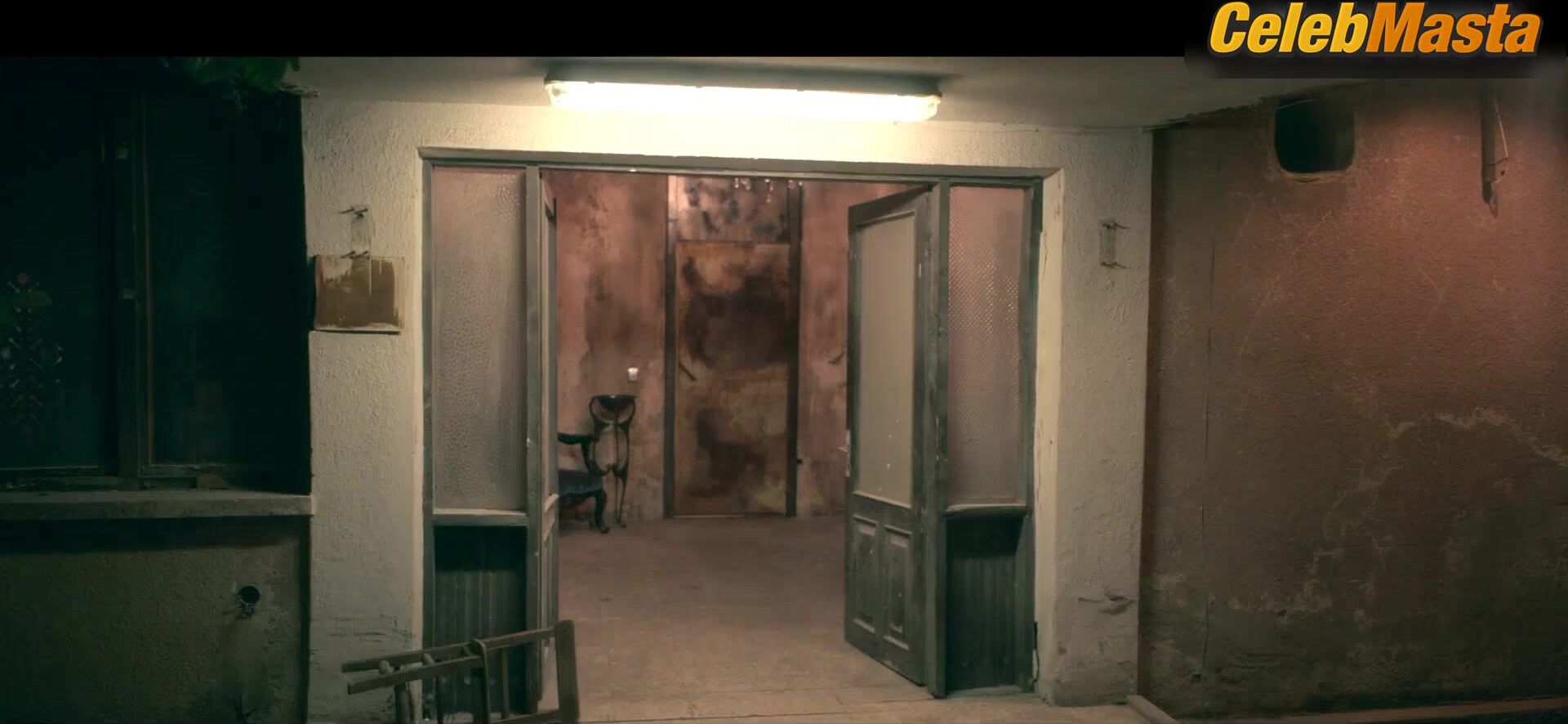 Saadet Aksoy ’s Sexy Scene In Shahmaran - Photo 2 of 5