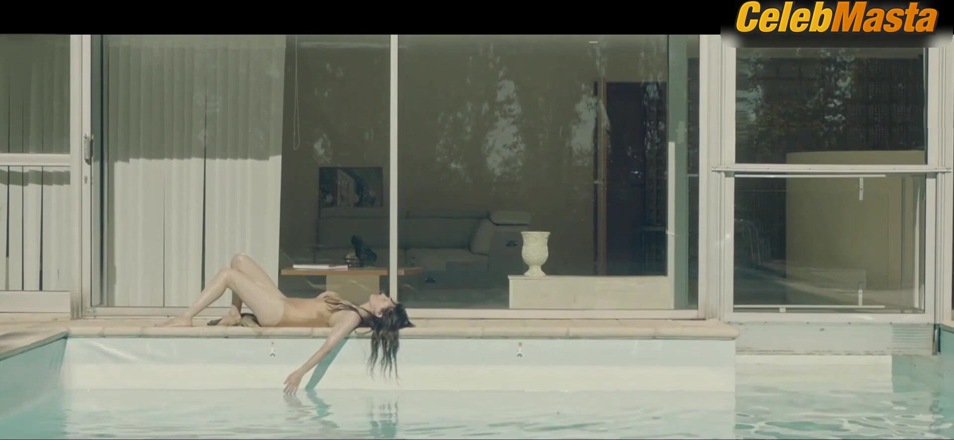 Roxane Mesquida ’s Sexy Scene In Medusa - Photo 1 of 5 photo 5