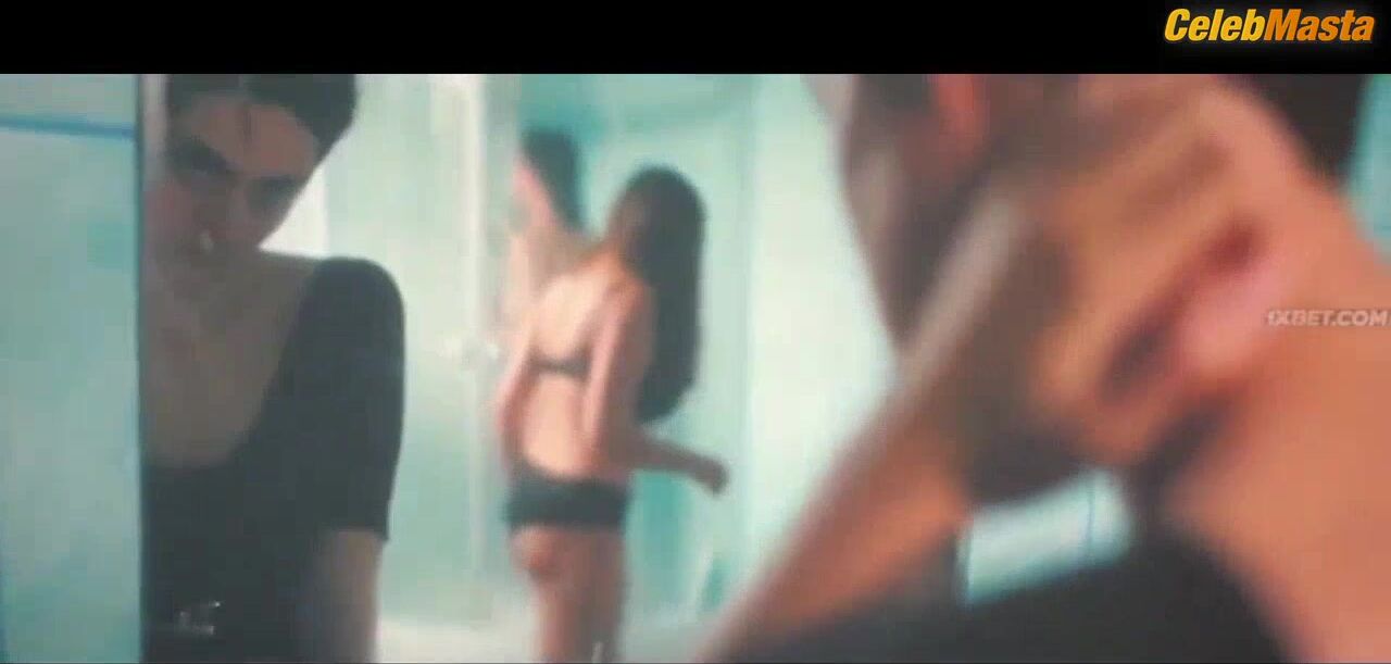 Noemie Merlant Tits, Swimsuit Scene From Mi Lubita Mon Amour - Photo 1 of 5