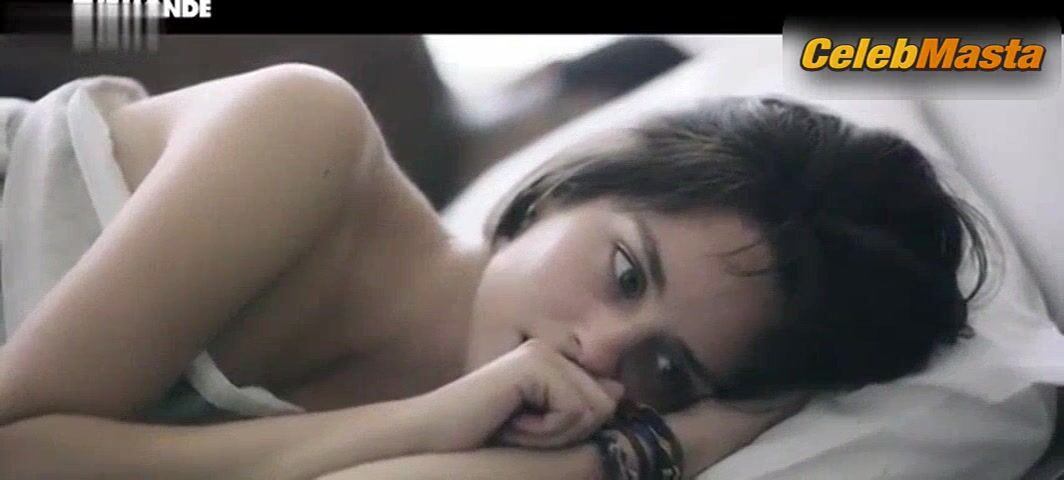 Noemie Merlant ’s Breasts Scene In A Tous Les Vents - Photo 1 of 5 photo 5