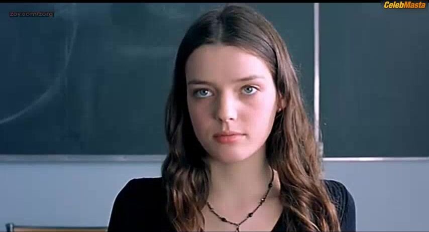 Roxane Mesquida Tits Scene From Sexes Tres Opposes - Photo 1 of 5 photo 2
