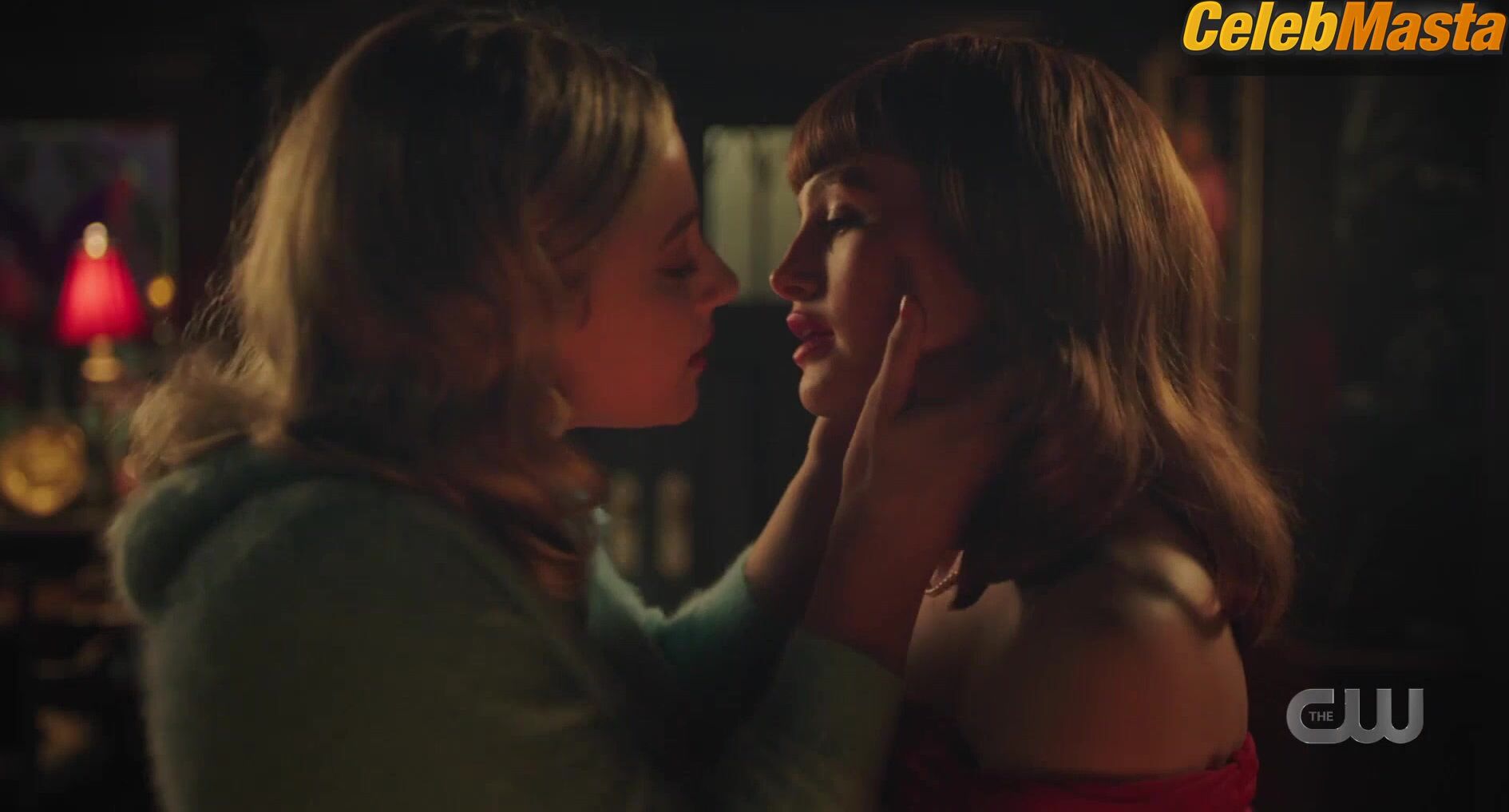 Lili Reinhart And Madelaine Petsch Share A Lesbian Scene - Photo 1 of 5